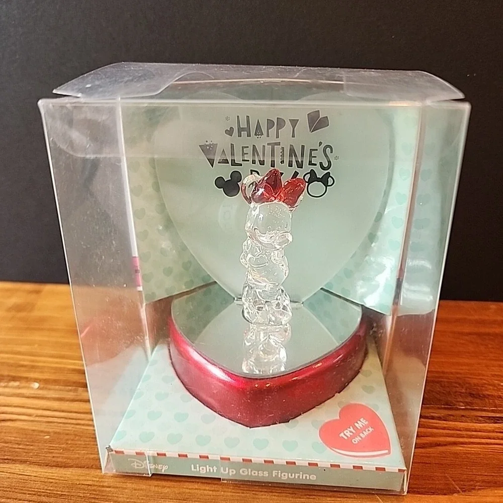 Disney Minnie Mouse Light Up‎ Glass Figurine Valentine's Day New in Box Works